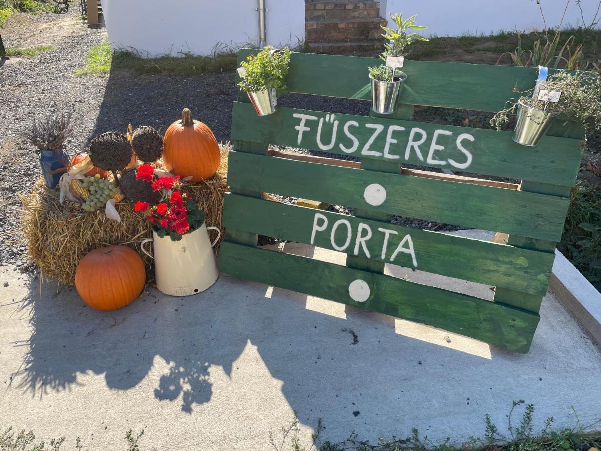 Fuszeres Porta Villa Mihalyfa Bagian luar foto